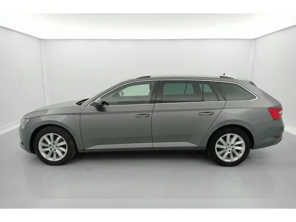 SKODA Superb Combi (2021) — foto 35 van 36