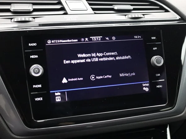 VOLKSWAGEN Touran (2023) — foto 14 van 22