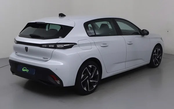 Peugeot 308 PHEV (2024) — foto 27 van 31