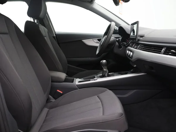 AUDI A4 (2020) — foto 2 van 25