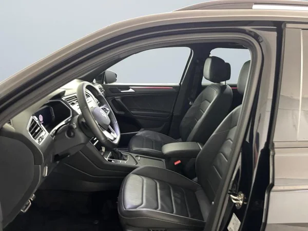 VOLKSWAGEN Tiguan Allspace (2023) — foto 2 van 42