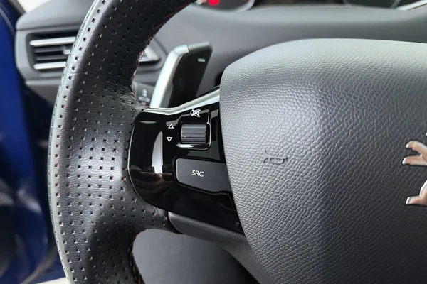 Peugeot 308 (2019) — foto 6 van 26