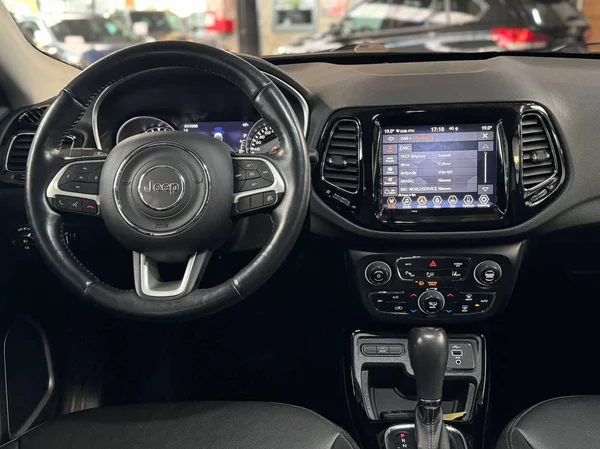Jeep Compass (2021) — foto 2 van 17