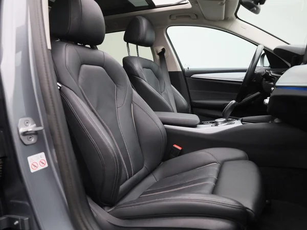 BMW 5 Reeks (2023) — foto 28 van 44