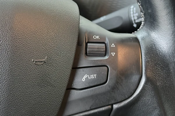 Peugeot 208 (2018) — foto 6 van 23