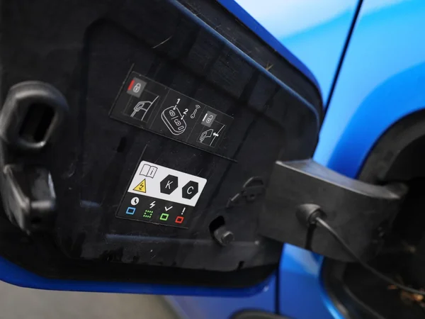 Peugeot e-2008 (2022) — foto 6 van 42