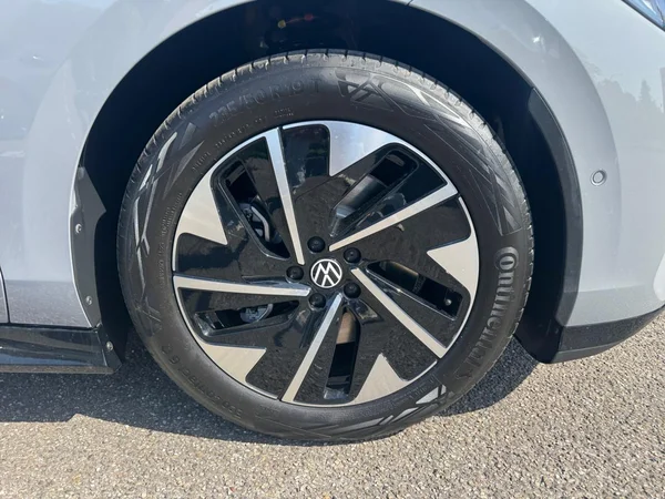 VOLKSWAGEN ID.7 Tourer (2026) — foto 3 van 21