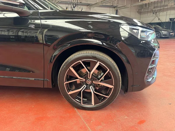 VOLKSWAGEN Tiguan (2025) — foto 17 van 24