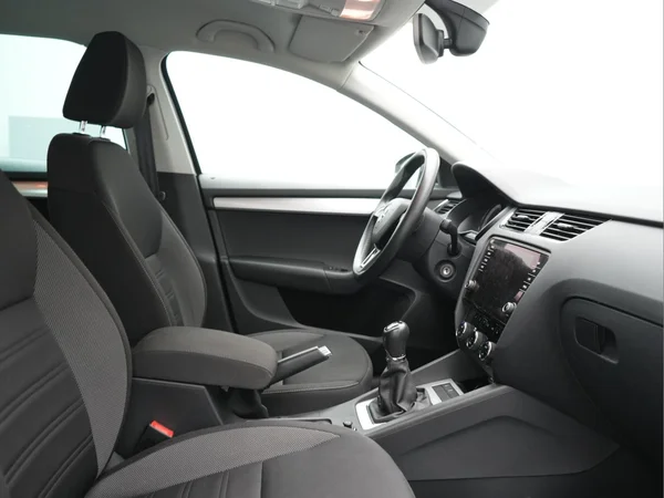 SKODA Octavia Combi (2020) — foto 2 van 38