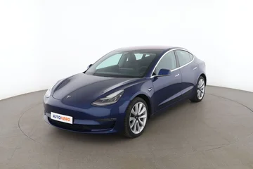 Tesla Model b3429dd5-6876-4803-8975-c4e70822b21a