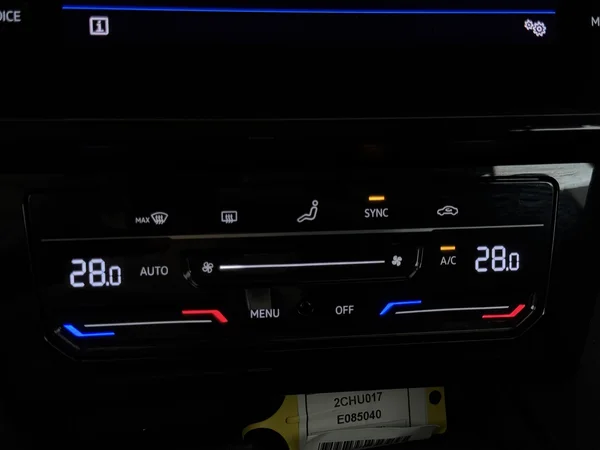 VOLKSWAGEN Passat Variant (2022) — foto 18 van 29
