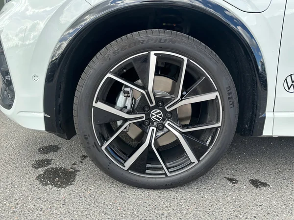 VOLKSWAGEN Tiguan eHybrid (PHEV) (2025) — foto 4 van 24