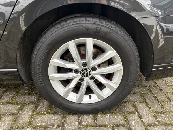 VOLKSWAGEN Passat Variant (2021) — foto 15 van 24