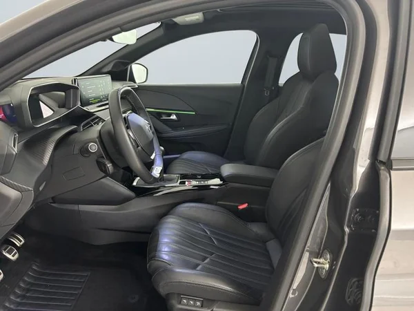 PEUGEOT 208 Dsl (2023) — foto 2 van 24