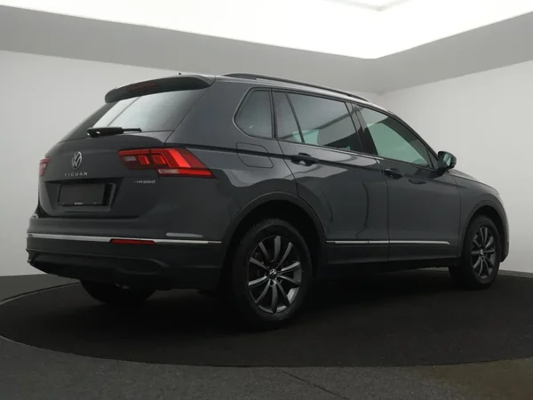 Volkswagen Tiguan (2022) — foto 12 van 27