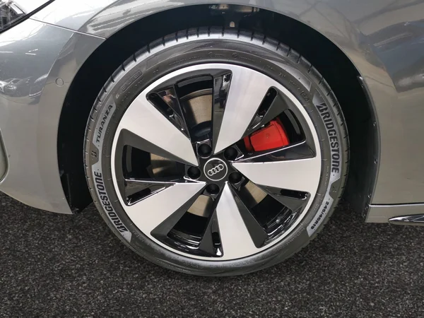 AUDI A5 Avant e-hybrid (PHEV) (2025) — foto 12 van 17