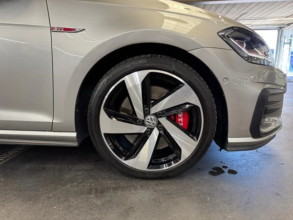VOLKSWAGEN Golf VII GTI (2019) — foto 16 van 23