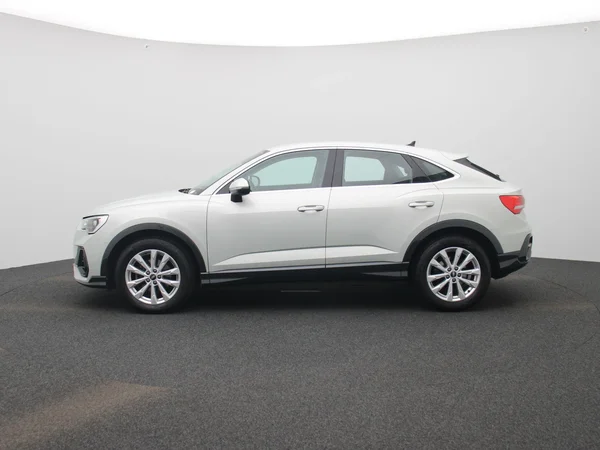 Audi Q3 (2022) — foto 34 van 40