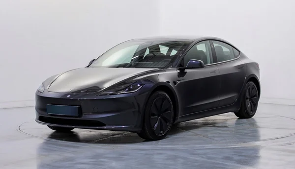 Tesla Model 3 (2024) — foto 12 van 40