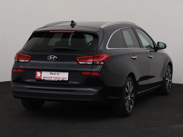 HYUNDAI i30 (2019) — foto 23 van 30