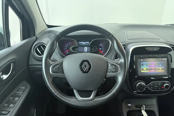 Renault Captur (2017) — foto 2 van 29