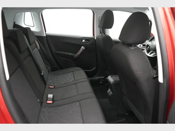 PEUGEOT 2008 (2014) — foto 5 van 20