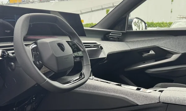 Peugeot e-5008 (2026) — foto 13 van 34