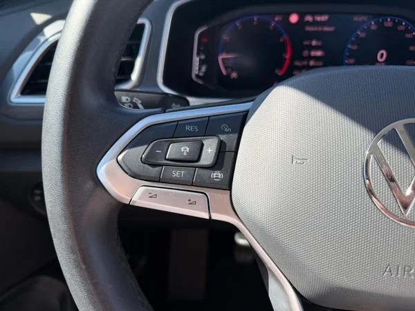 VOLKSWAGEN T-Roc (2023) — foto 17 van 31