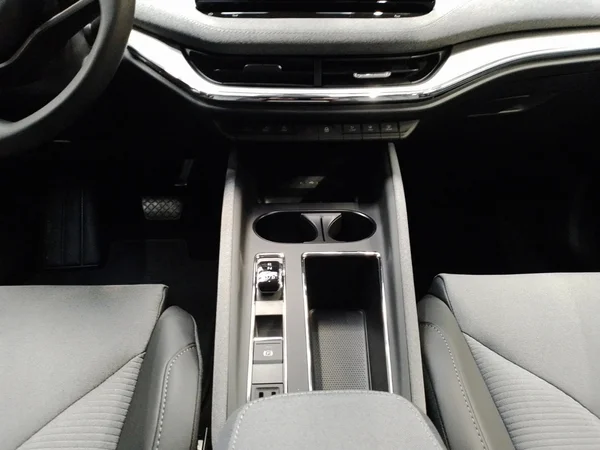 SKODA Enyaq (2024) — foto 6 van 16