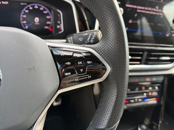 VOLKSWAGEN T-Roc (2024) — foto 10 van 28