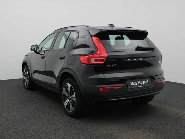 Volvo XC40 (2023) — foto 12 van 45