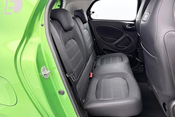 Smart Forfour Electric Drive (2019) — foto 6 van 47