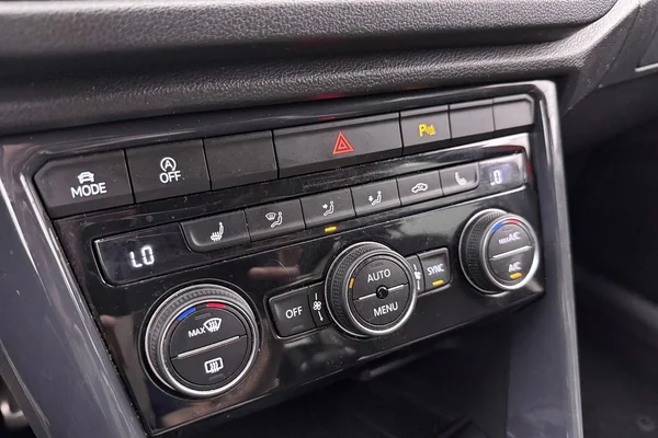 Volkswagen T-Roc (2018) — foto 9 van 29