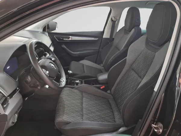 SKODA Karoq (2022) — foto 2 van 23