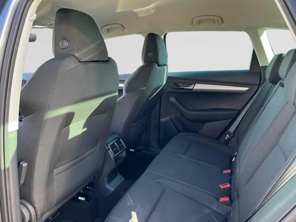 SKODA Karoq (2023) — foto 14 van 16