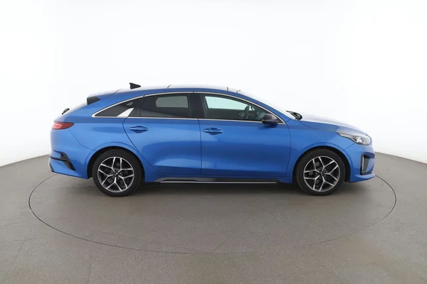 Kia pro_cee'd (2020) — foto 13 van 16