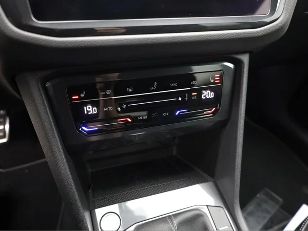 VOLKSWAGEN Tiguan (2021) — foto 10 van 23
