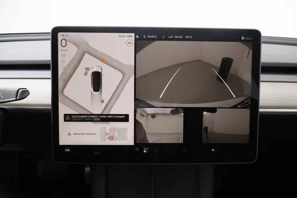 Tesla Model 3 (2023) — foto 18 van 83