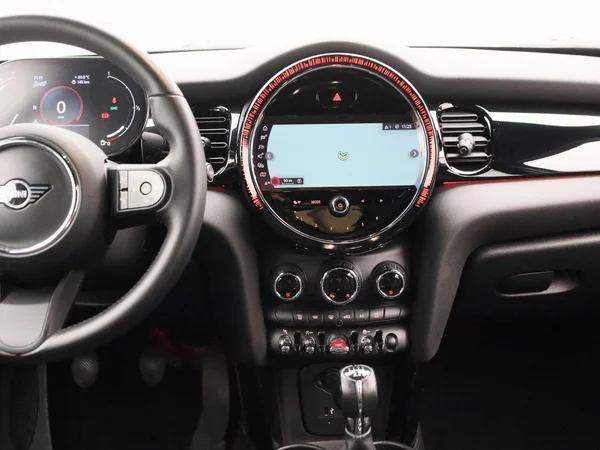 MINI Cooper (2022) — foto 39 van 40