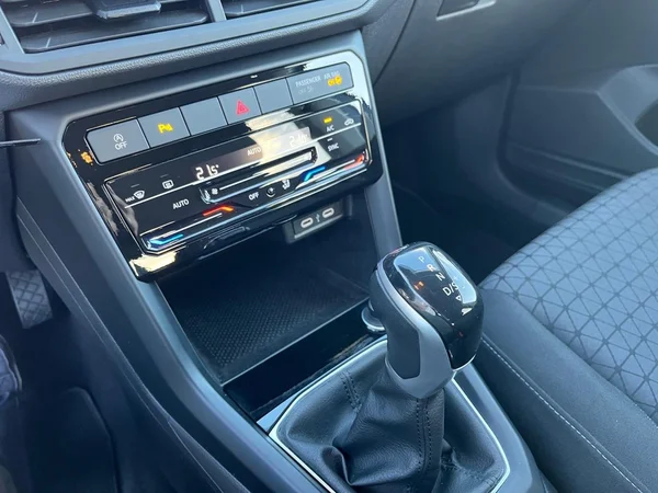 VOLKSWAGEN T-Cross (2024) — foto 14 van 16