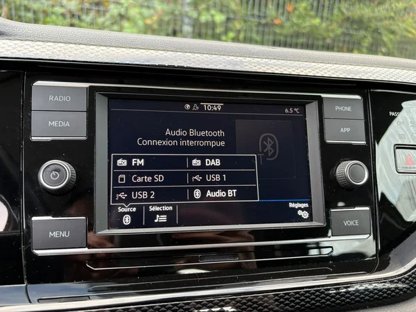 VOLKSWAGEN Polo (2023) — foto 6 van 18