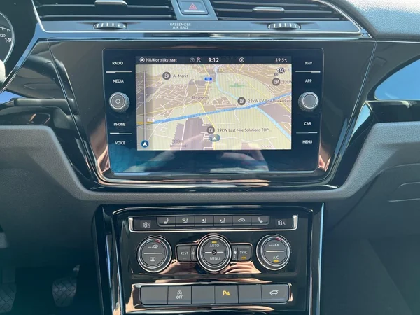 VOLKSWAGEN Touran Dsl (2022) — foto 3 van 22