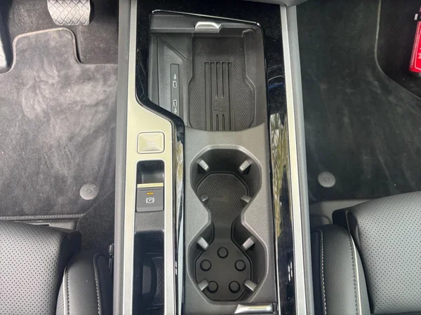 VOLKSWAGEN Passat SW (2025) — foto 2 van 20