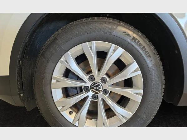 VOLKSWAGEN Tiguan (2021) — foto 34 van 34