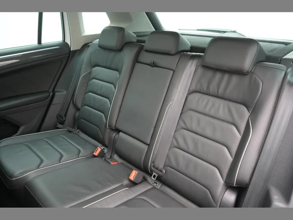 VOLKSWAGEN Tiguan (2016) — foto 4 van 30