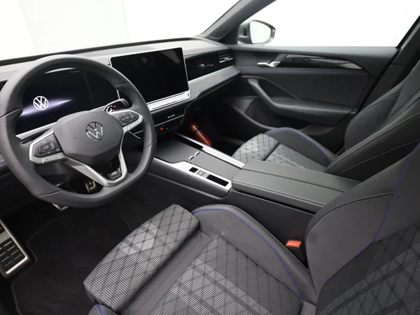 VOLKSWAGEN Passat SW (2024) — foto 3 van 21