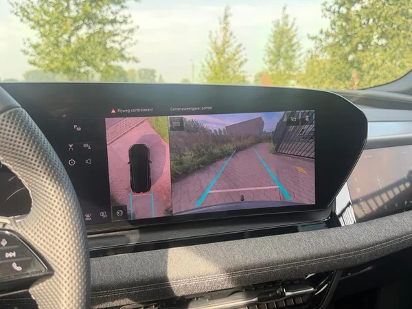 AUDI Q6 e-tron (2025) — foto 8 van 19
