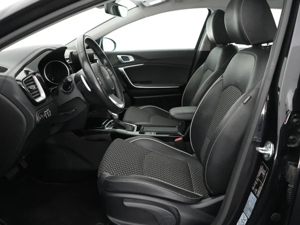 Kia cee'd (2024) — foto 3 van 22
