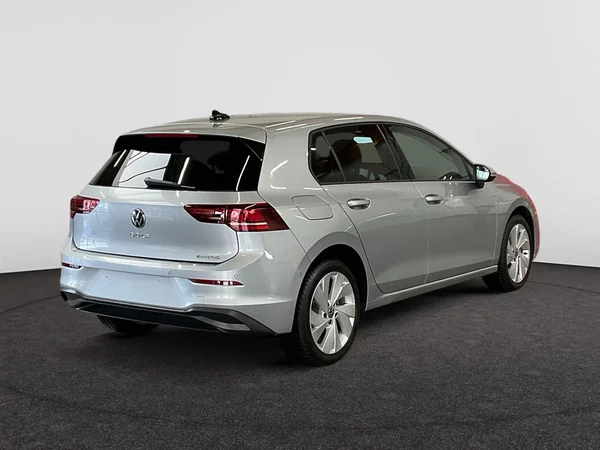 VOLKSWAGEN Golf VIII eHybrid (PHEV) (2025) — foto 18 van 22