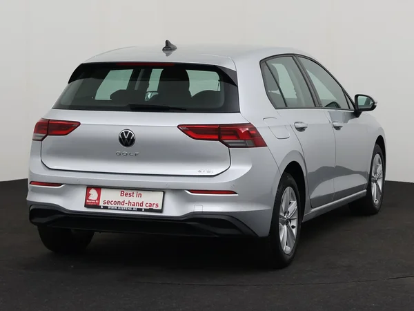 VOLKSWAGEN Golf (2024) — foto 21 van 27